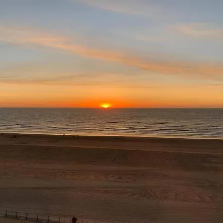 On Zeedijk With Stunning Sea View, Cleaning Included